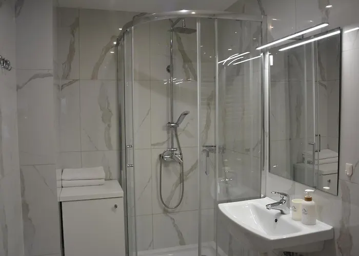 Noclegi Jaroszowice Pensjonat *